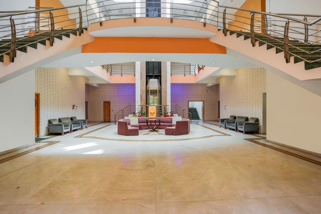 Отель Oyo 71042 Sahara Estate Горакхпур Экстерьер фото